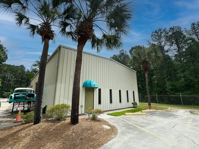 More Photos Of 1268 State Rd, Summerville Light Distribution For Sale