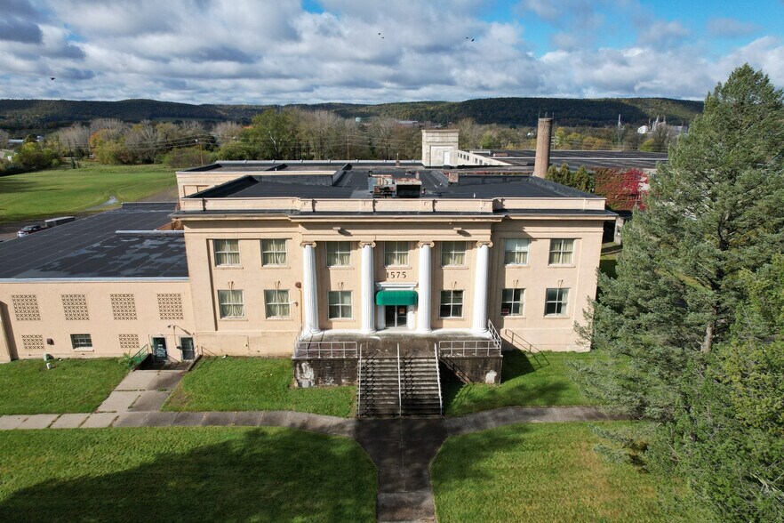 More Photos Of 1575 Lake St, Elmira Manufacturing For Lease