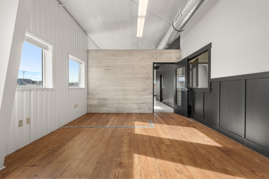 More Photos Of 607 & 647 S Gilbert St, Castle Rock Manufacturing For Sale