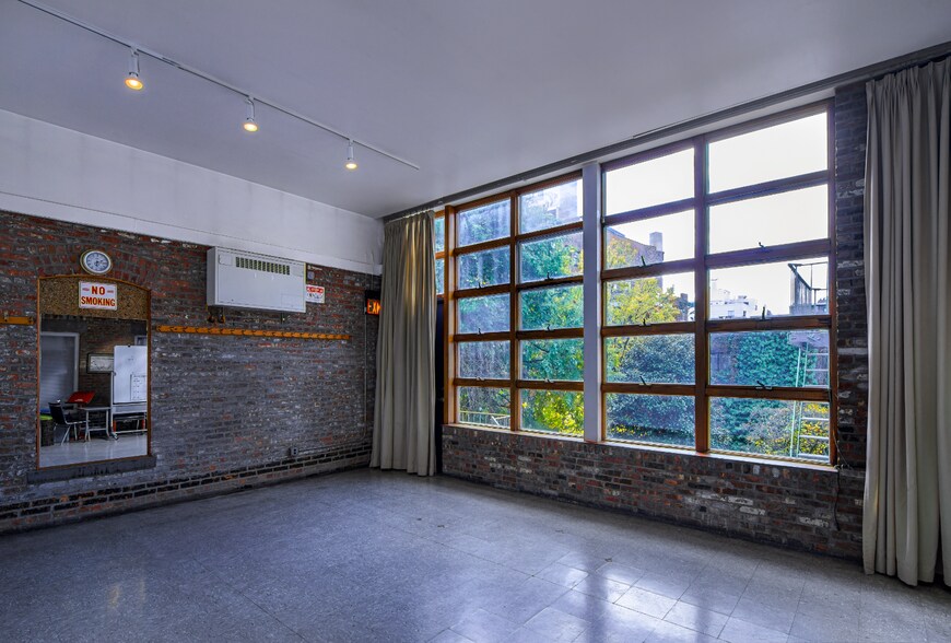 More Photos Of 120 Bank St, New York Schools For Sale