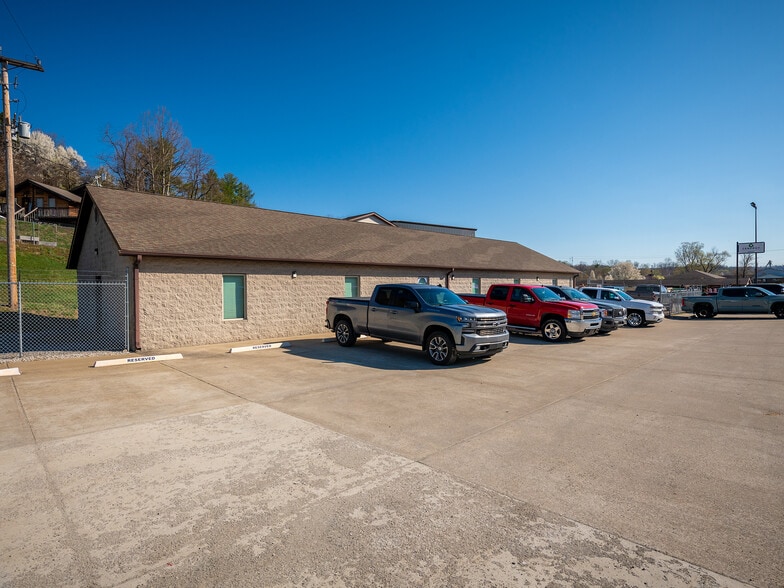 More Photos Of 14535 US Route 60, Milton Manufacturing For Sale