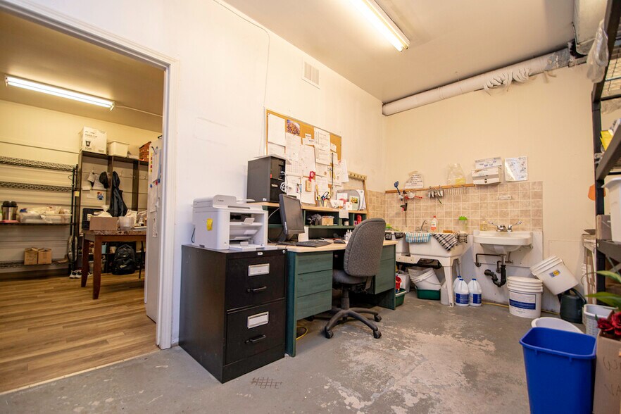 More Photos Of 904 Water St, Peterborough Freestanding For Lease