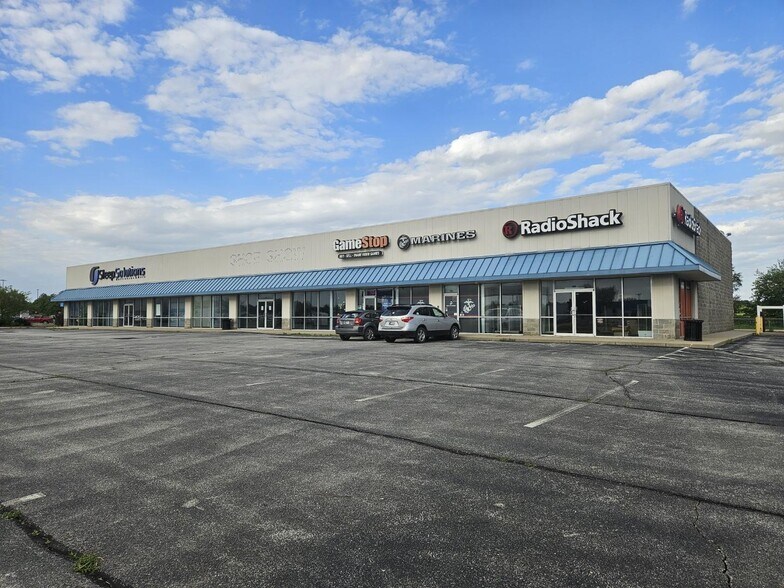 More Photos Of 2513-2521 E North St, Kendallville Storefront For Lease