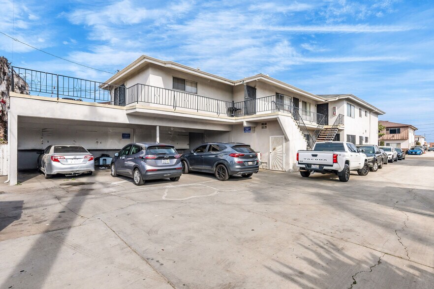 More Photos Of 12717 Cranbrook Ave, Hawthorne Apartments For Sale