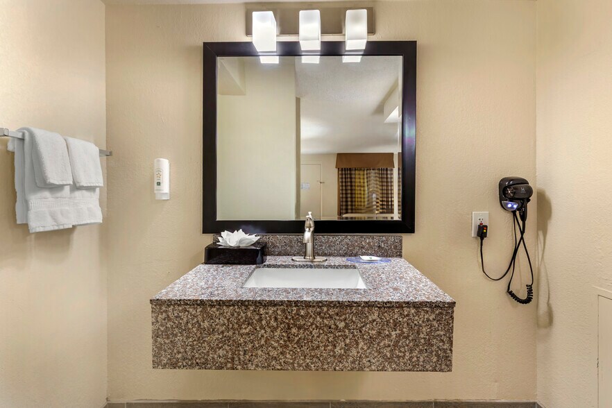 More Photos Of 115 Lake Ave, Spring Lake Hotel For Sale