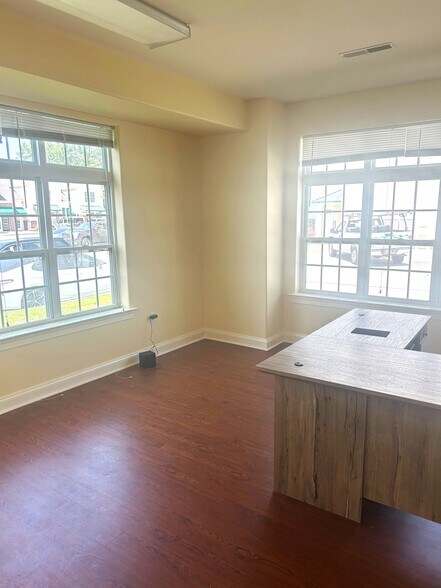 More Photos Of 408 Larch Cir, Wilmington Unknown For Lease