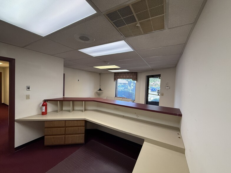 More Photos Of 403 Chatham Sq, Fredericksburg Office For Sale