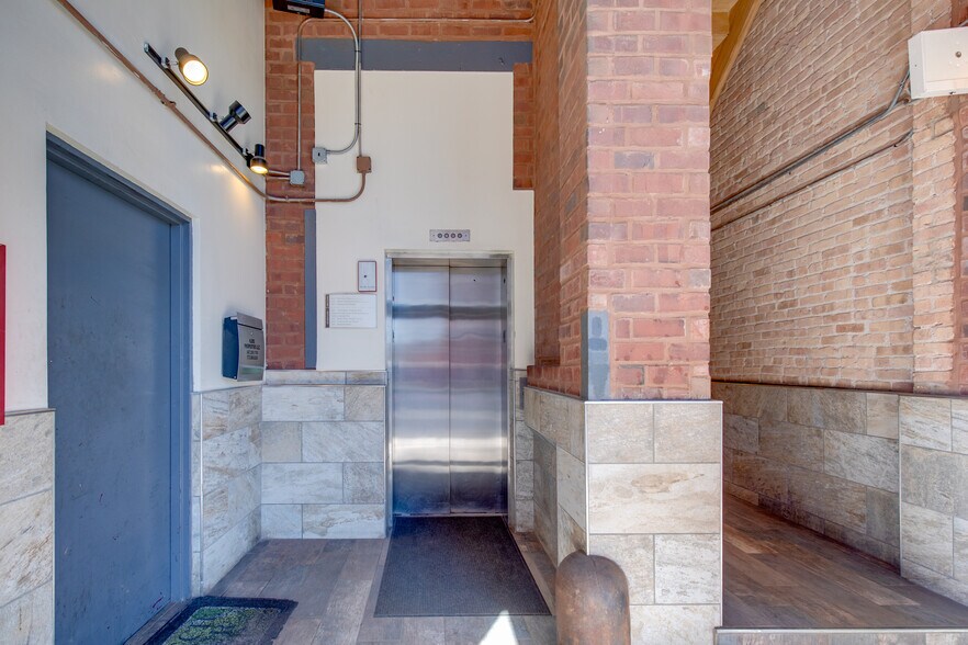 More Photos Of 1000 N Halsted St, Chicago Loft Creative Space For Lease