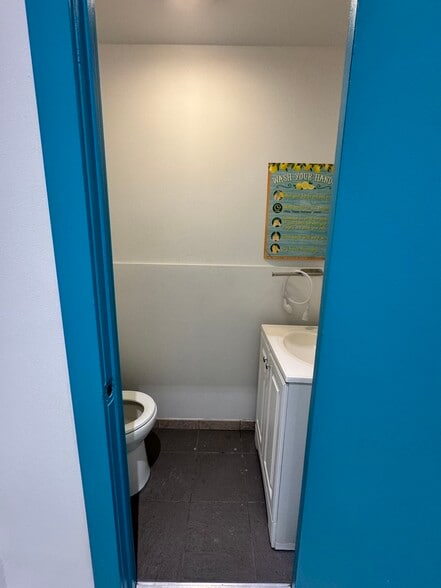 More Photos Of 8266 Austin St, Kew Gardens Storefront Retail Office For Lease