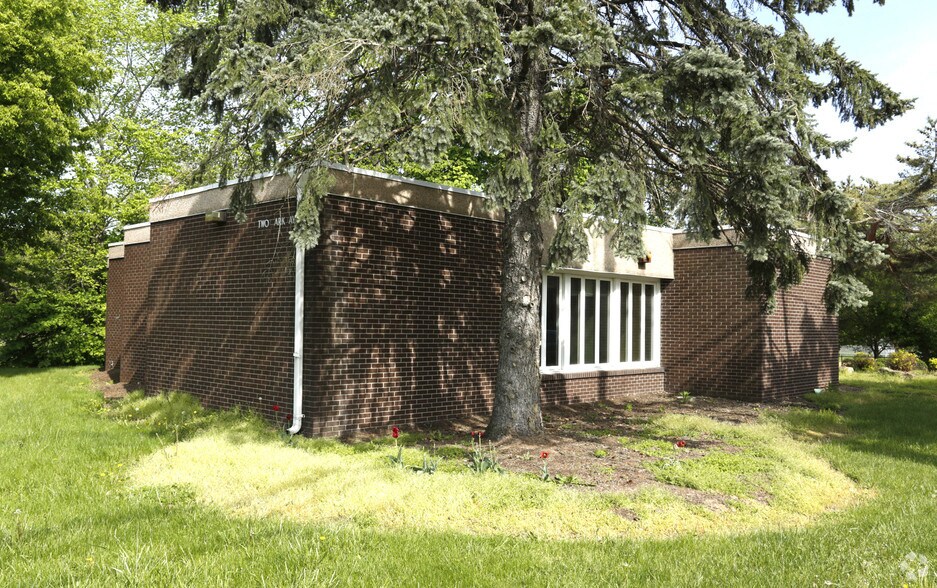 More Photos Of 2 Park Ave, Somerville Office For Sale