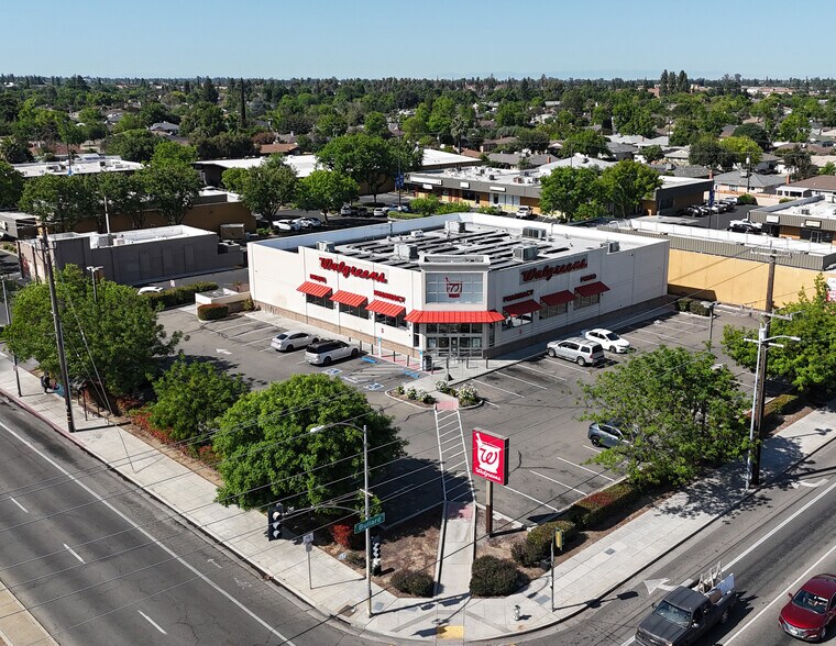 Primary Photo Of 5785 N 1st St, Fresno Drugstore For Lease