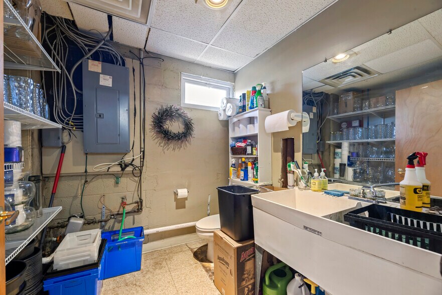 More Photos Of 136 Stelton Rd, Piscataway General Retail For Sale