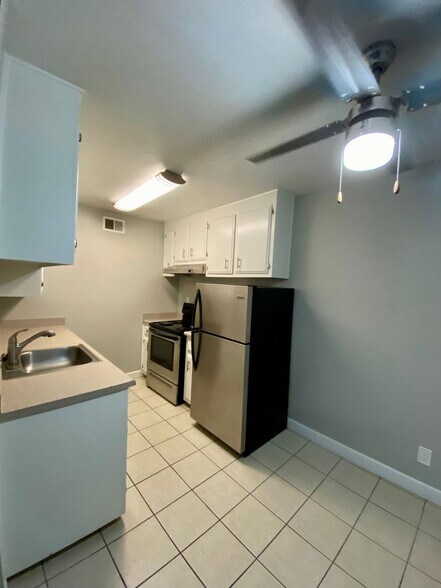 More Photos Of 935 Johnfer Way, Sacramento Apartments For Sale