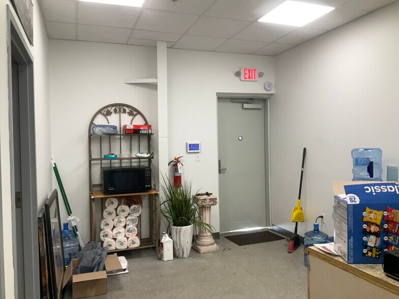 More Photos Of 11607 Prospect Dr, Odessa Manufacturing For Sale