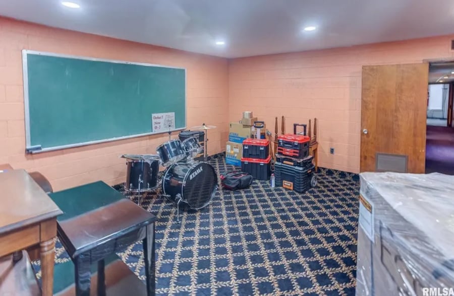 More Photos Of 104 N Pine St, Centralia Religious Facility For Sale
