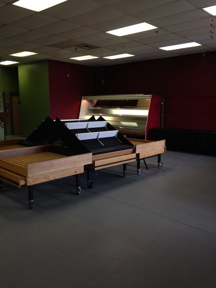 More Photos Of 6801-6917 W Brown Deer Rd, Milwaukee General Retail For Lease
