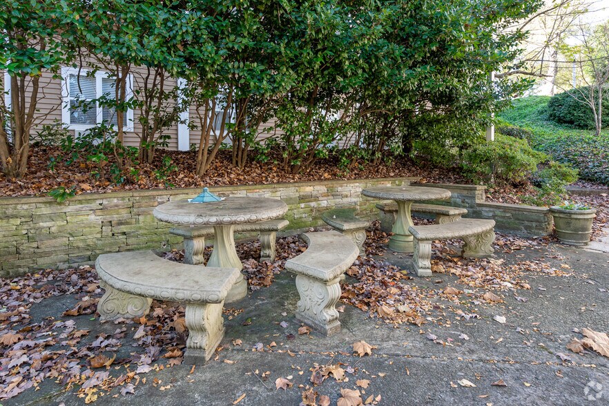 More Photos Of 4480 N Shallowford Rd, Dunwoody Medical For Lease