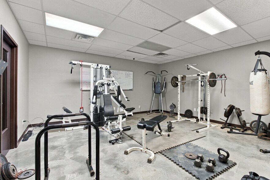 More Photos Of 6115 Robertson Ave, Nashville Warehouse For Lease