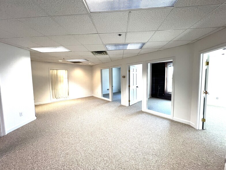 More Photos Of 10 Cedar St, Woburn Office For Lease