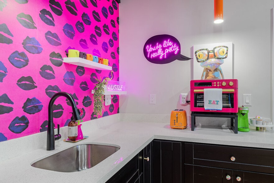 More Photos Of 156 Camellia St, Biloxi General Retail For Sale
