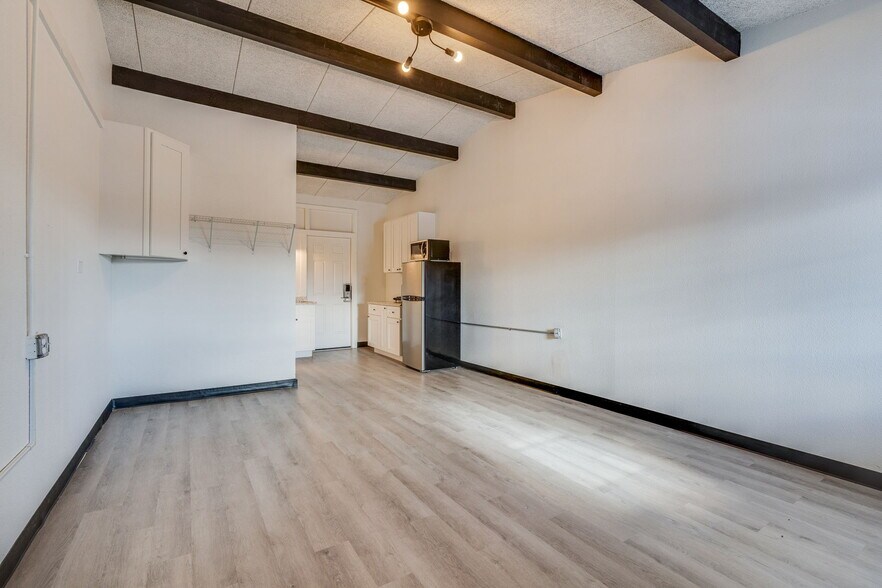 More Photos Of 15589 Lee Hwy, Bristol Apartments For Sale
