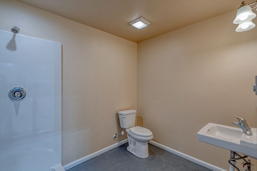 More Photos Of 176 Hill Rd, Bigfork Light Manufacturing For Sale