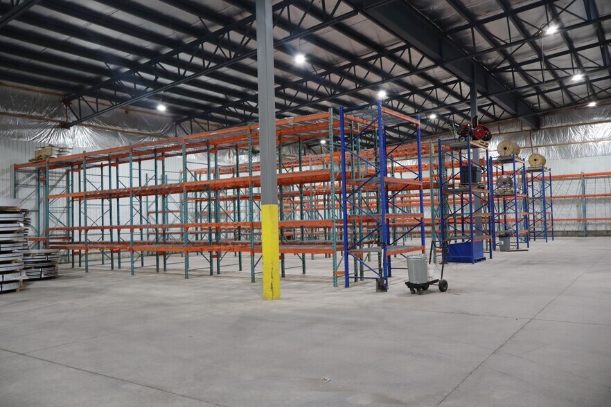 More Photos Of 9200 Boul Parent, Trois-Rivières Warehouse For Sale