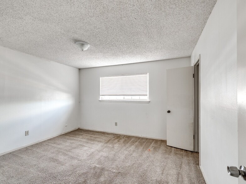 More Photos Of 6401 NW Oak Ave, Lawton Apartments For Sale