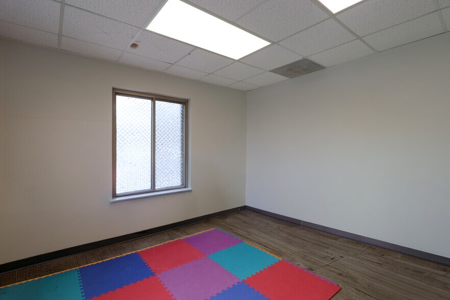 More Photos Of 303 Morrow St, Georgetown Storefront Retail Office For Sale