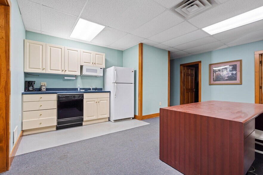 More Photos Of 41 Liberty Hill Rd, Henniker Medical For Sale