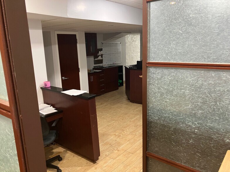 More Photos Of 2430 Tratman Ave, Bronx Apartments For Lease