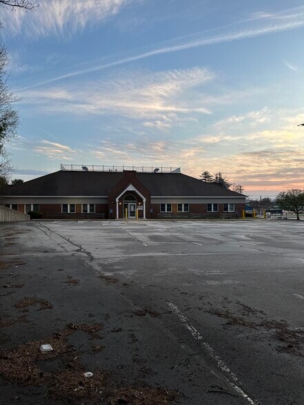 More Photos Of 775 S Main St, Manchester Medical For Lease