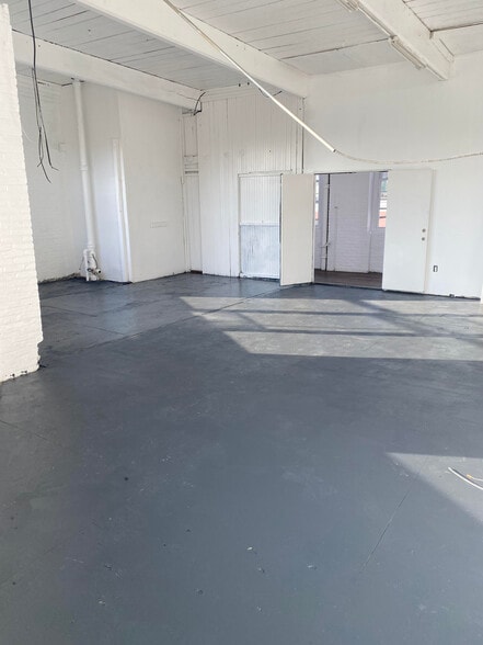 More Photos Of 60 Dickerson St, Newark Light Manufacturing For Lease