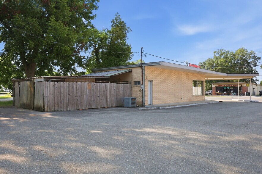 More Photos Of 1513 W Vernon Ave, Kinston General Retail For Lease