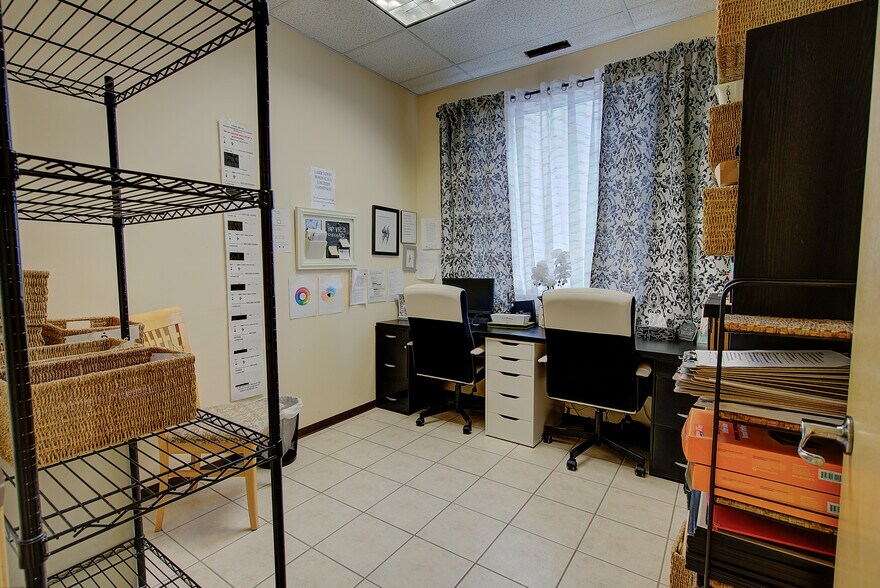More Photos Of 5021 Parkwood Rd, Blackfalds Medical For Sale