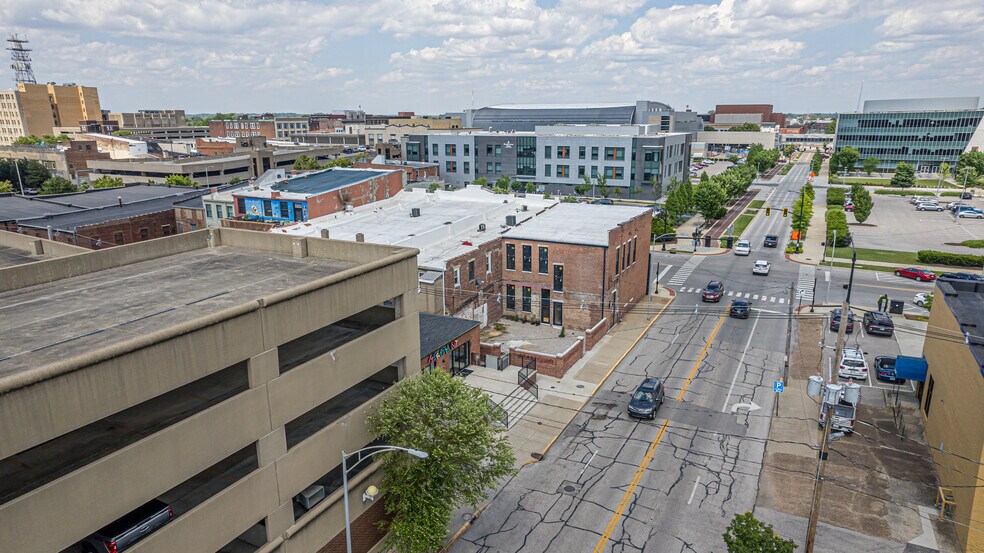 More Photos Of 129 SE 4th St, Evansville Storefront For Lease