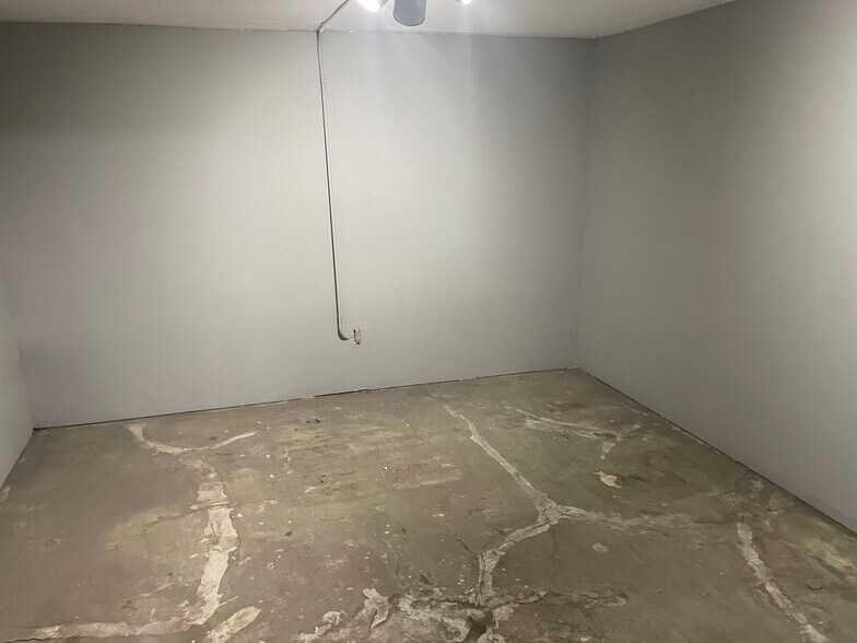 More Photos Of 330 Main Ave E, Soap Lake Freestanding For Lease