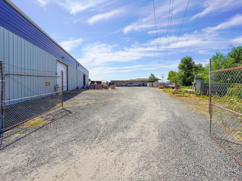More Photos Of 2079 Deschutes Dr, Stayton Manufacturing For Lease
