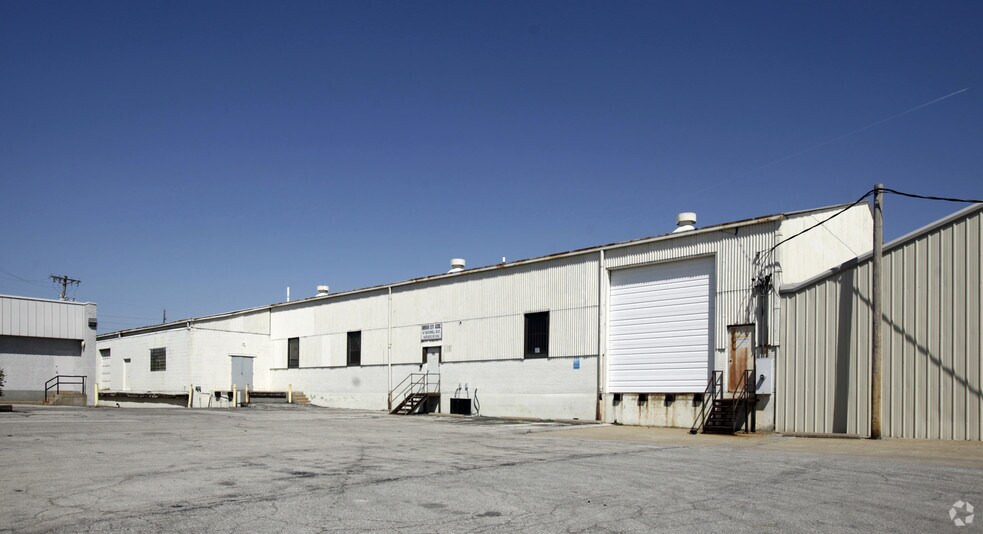 More Photos Of 5900-5914 N Lindbergh Blvd, Hazelwood Unknown For Lease