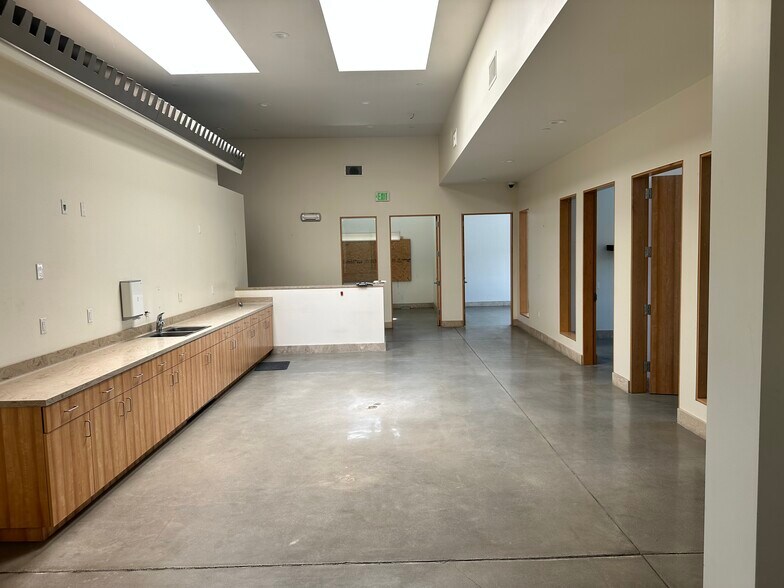 More Photos Of 8226 Whittier Blvd, Pico Rivera Warehouse For Lease