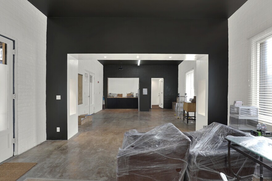 More Photos Of 435 S Boyle Ave, Los Angeles Office Residential For Sale