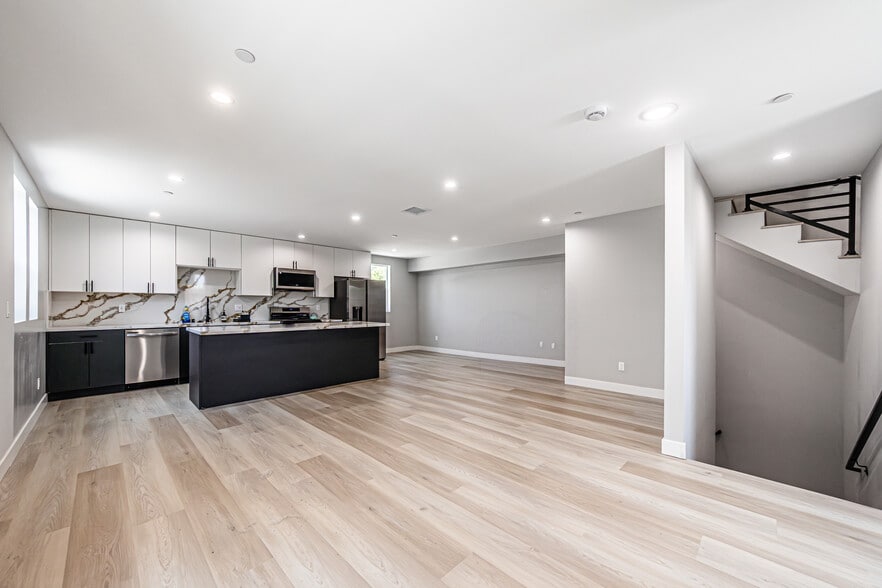 More Photos Of 2223 S Highland Ave, Los Angeles Apartments For Sale