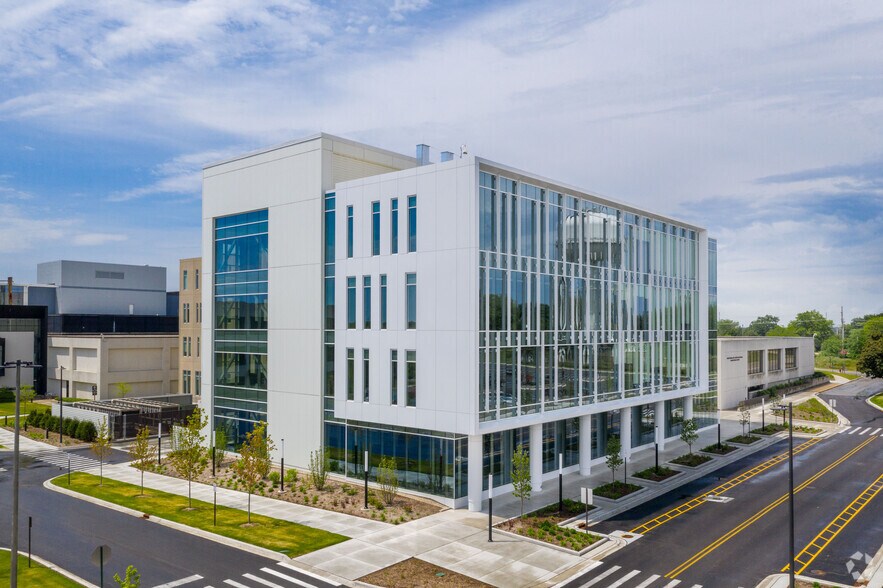 More Photos Of 3333 Green Bay Rd, North Chicago Office For Lease