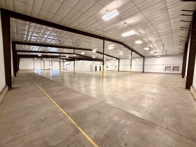 More Photos Of 152 9th ave, Broken Bow Warehouse For Lease