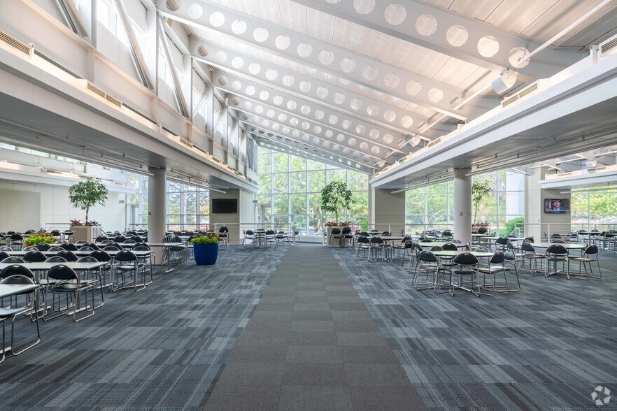 More Photos Of 1 Corporate Dr, Long Grove Unknown For Lease