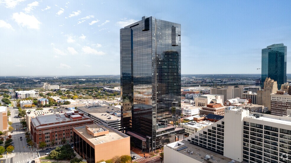 More Photos Of 301 Commerce St, Fort Worth Office For Lease