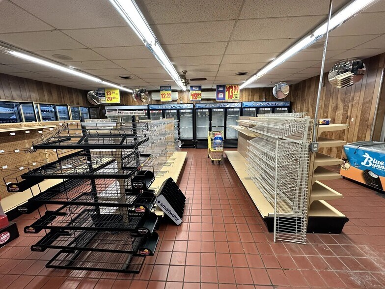 More Photos Of 1002 N Mockingbird Ln, Abilene Convenience Store For Sale