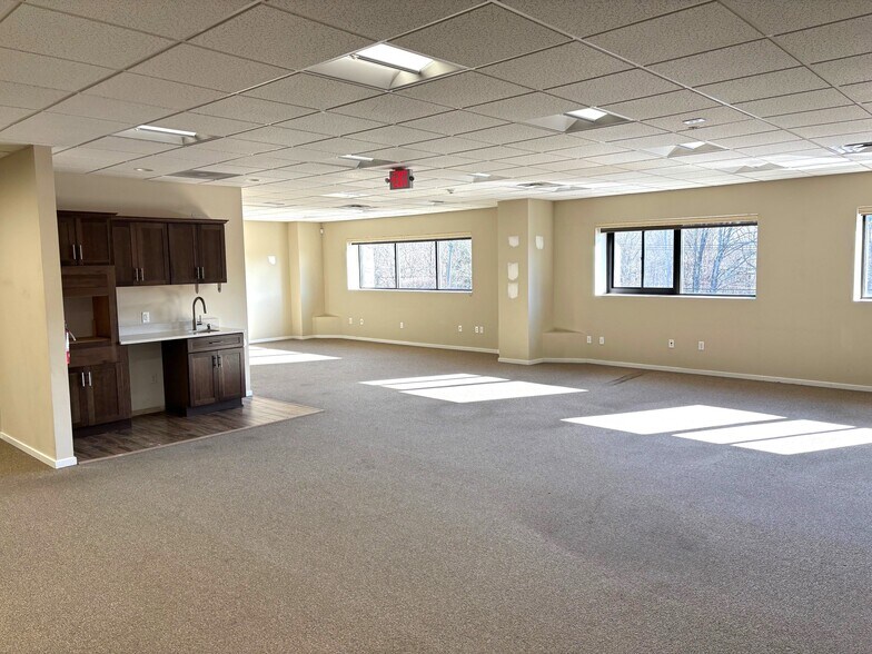 More Photos Of 119 Hawley Rd, Oxford Warehouse For Lease