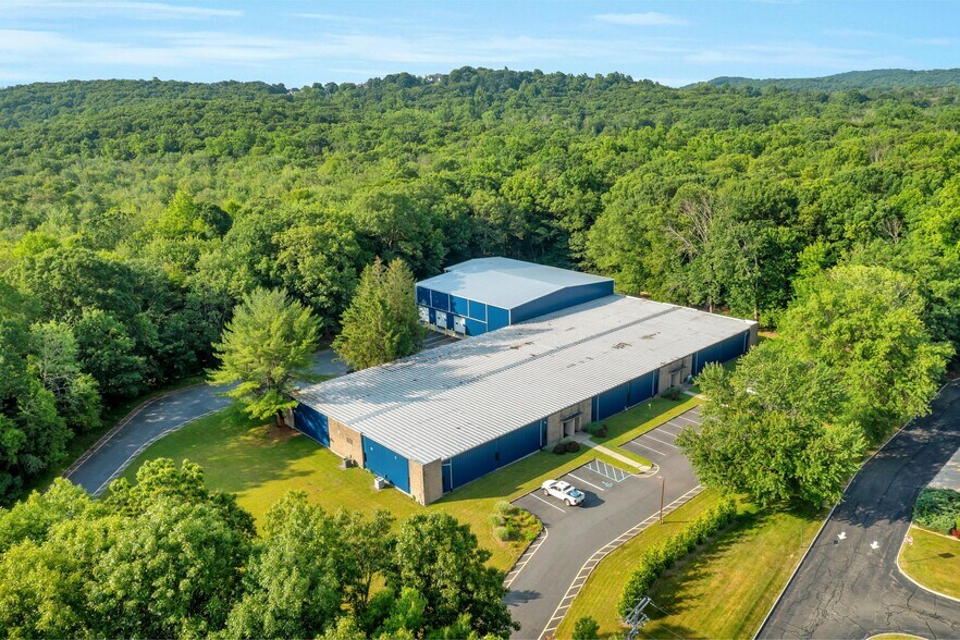 More Photos Of 5 Mars Ct, Montville Warehouse For Lease