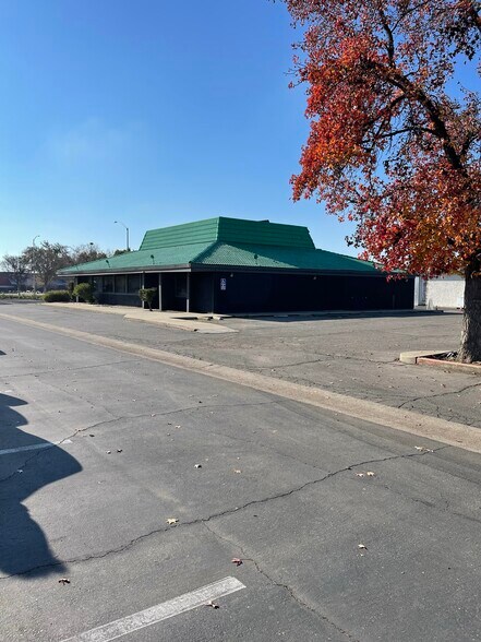More Photos Of 125 Shaw Ave, Clovis Freestanding For Sale